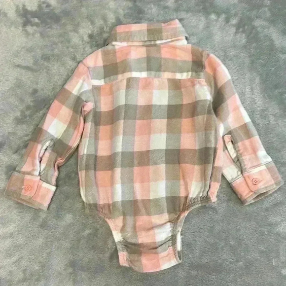 Outdoor Kids - long sleeve button down onesie. Size 6-9 months - Picture 3 of 3